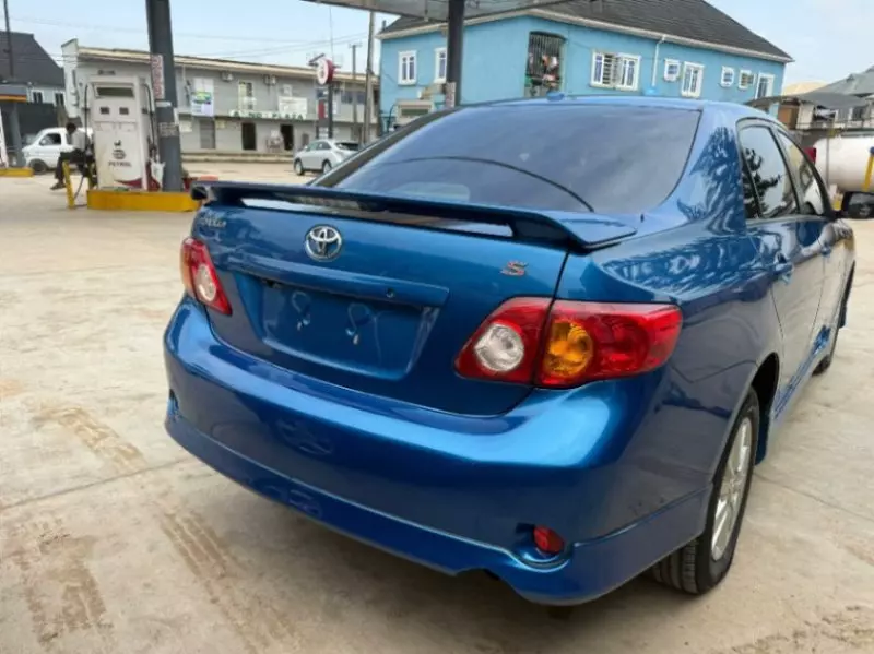 TOYOTA corolla   - 2009
