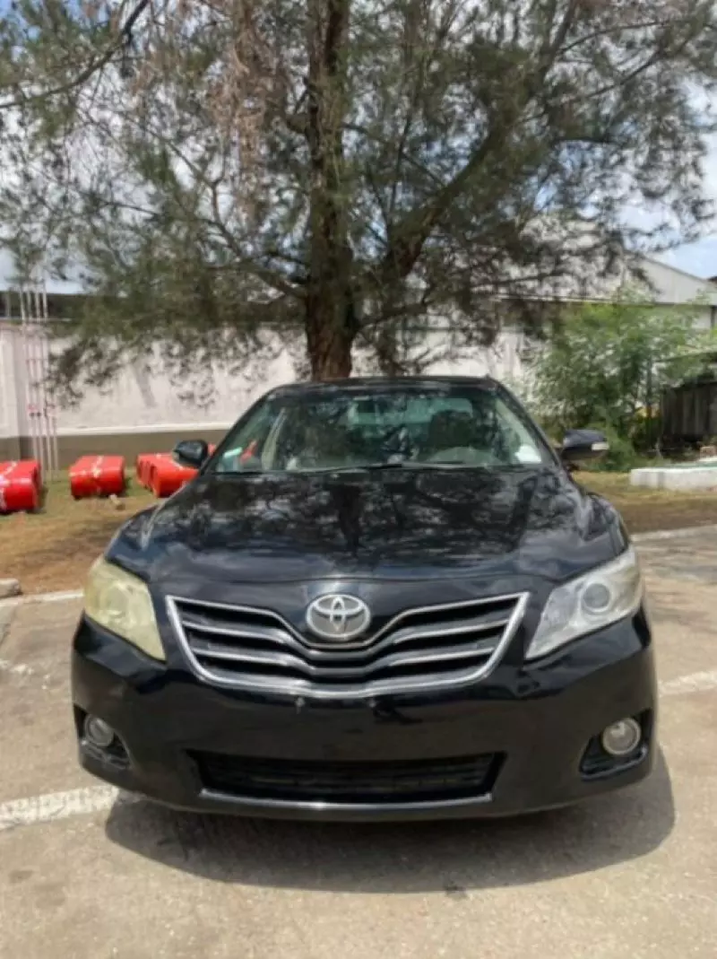 Toyota Camry   - 2011