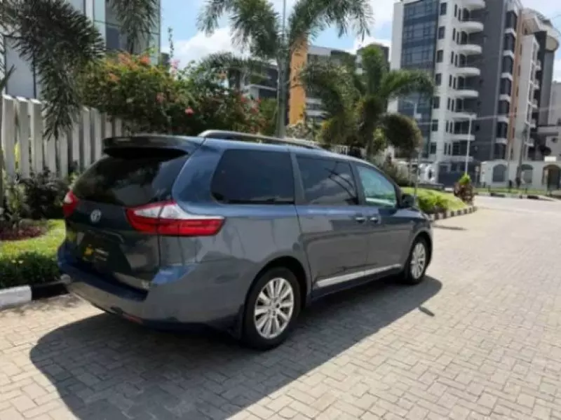 TOYOTA Sienna   - 2017