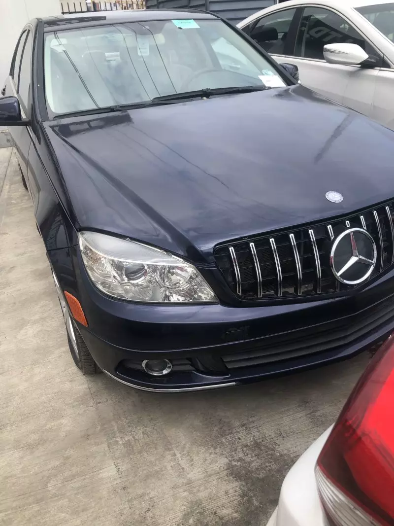 Mercedes-Benz 300   - 2010