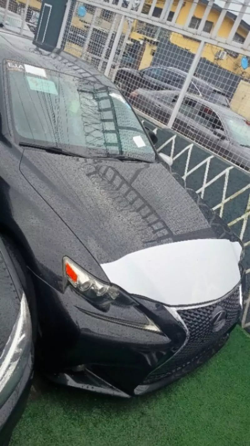 Lexus IS   - 2014