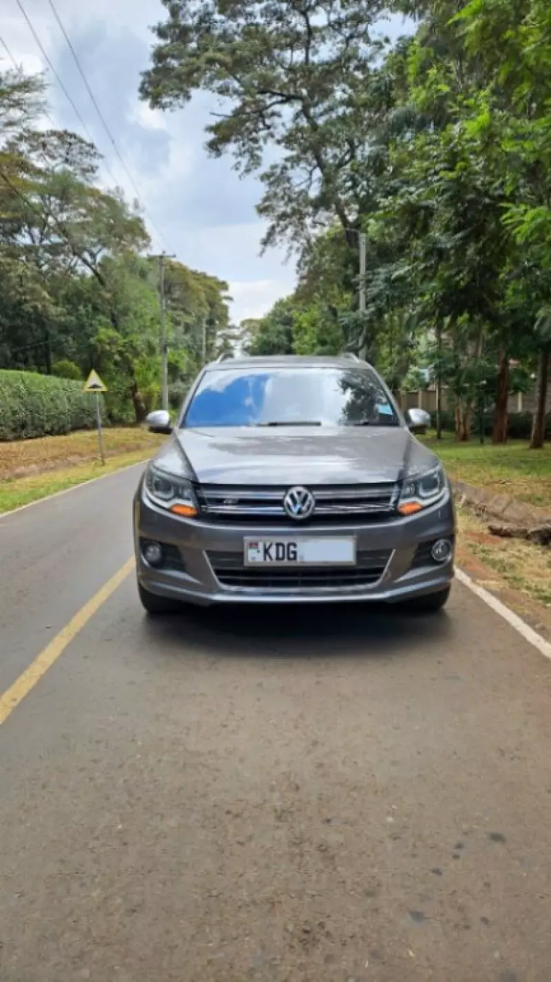 Volkswagen Tiguan   - 2014