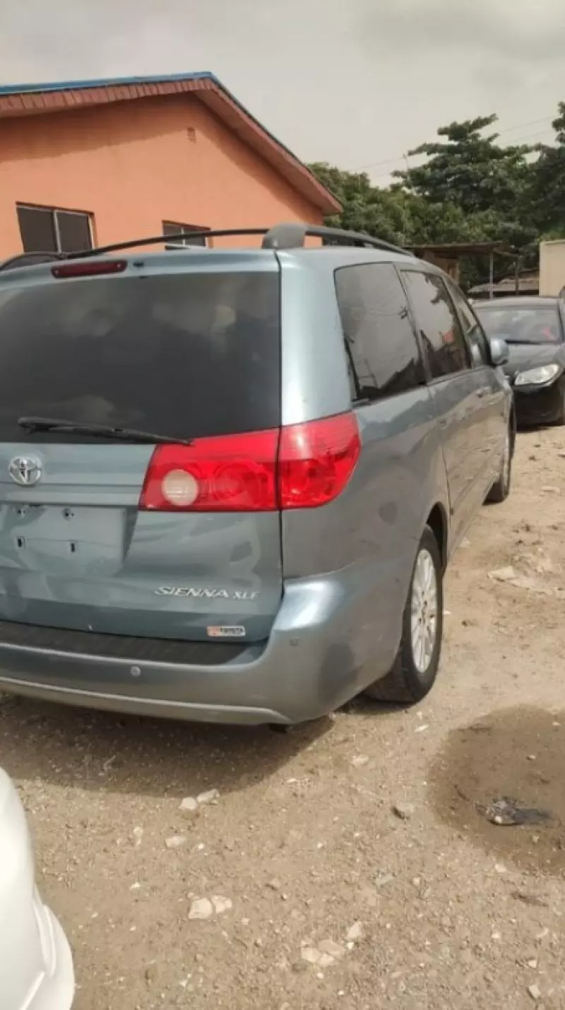 Toyota Sienna   - 2008
