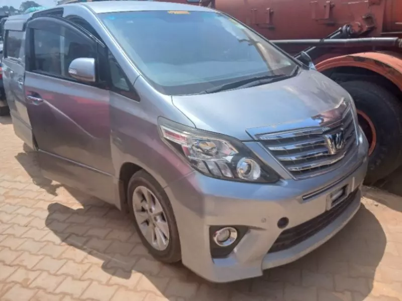 Toyota Alphard   - 2012