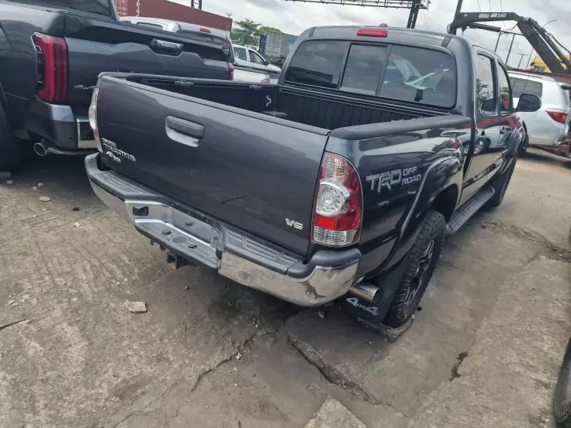 TOYOTA Tacoma   - 2015
