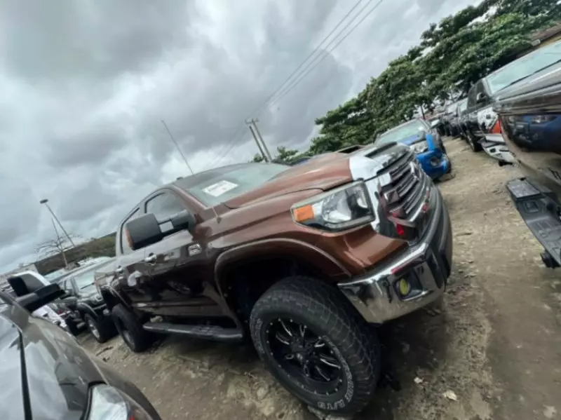 TOYOTA Tundra - 2017
