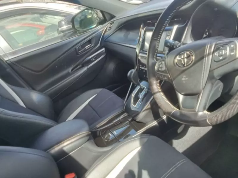 Toyota Harrier   - 2018