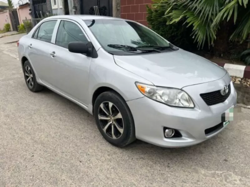 Toyota Corolla   - 2010