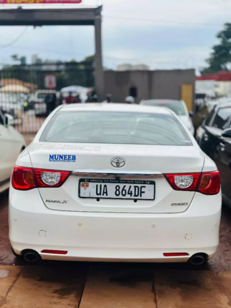 Toyota Mark X   - 2013