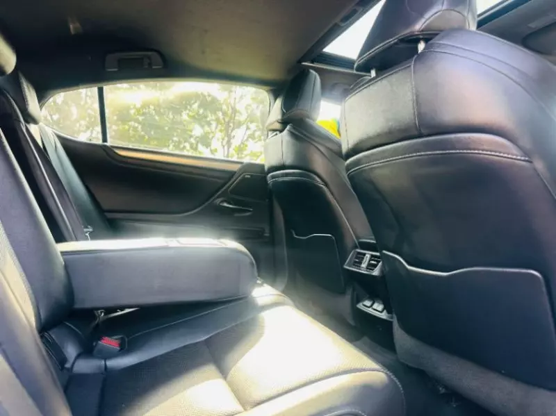 Lexus ES   - 2019