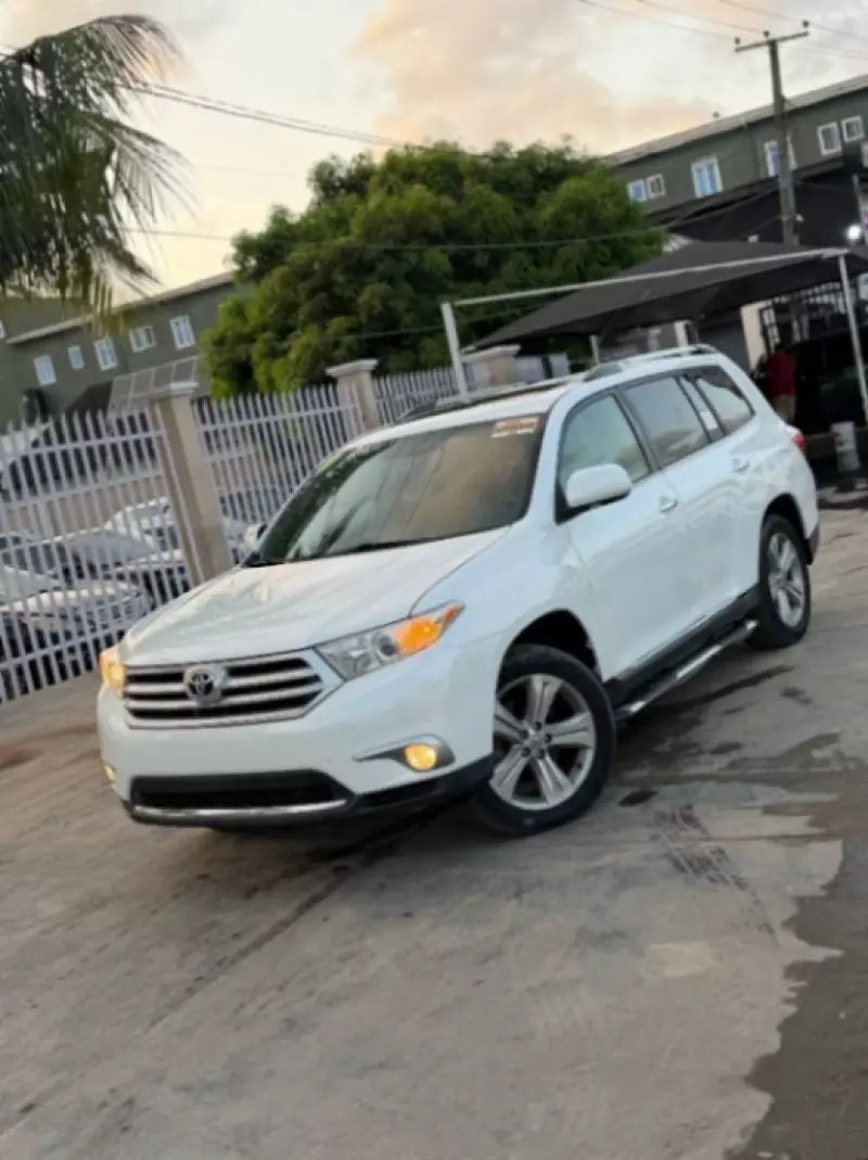 Toyota Highlander   - 2012