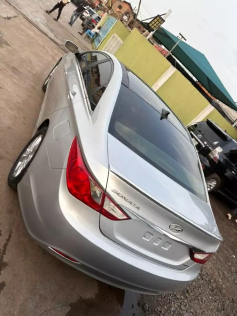 Hyundai Sonata   - 2012