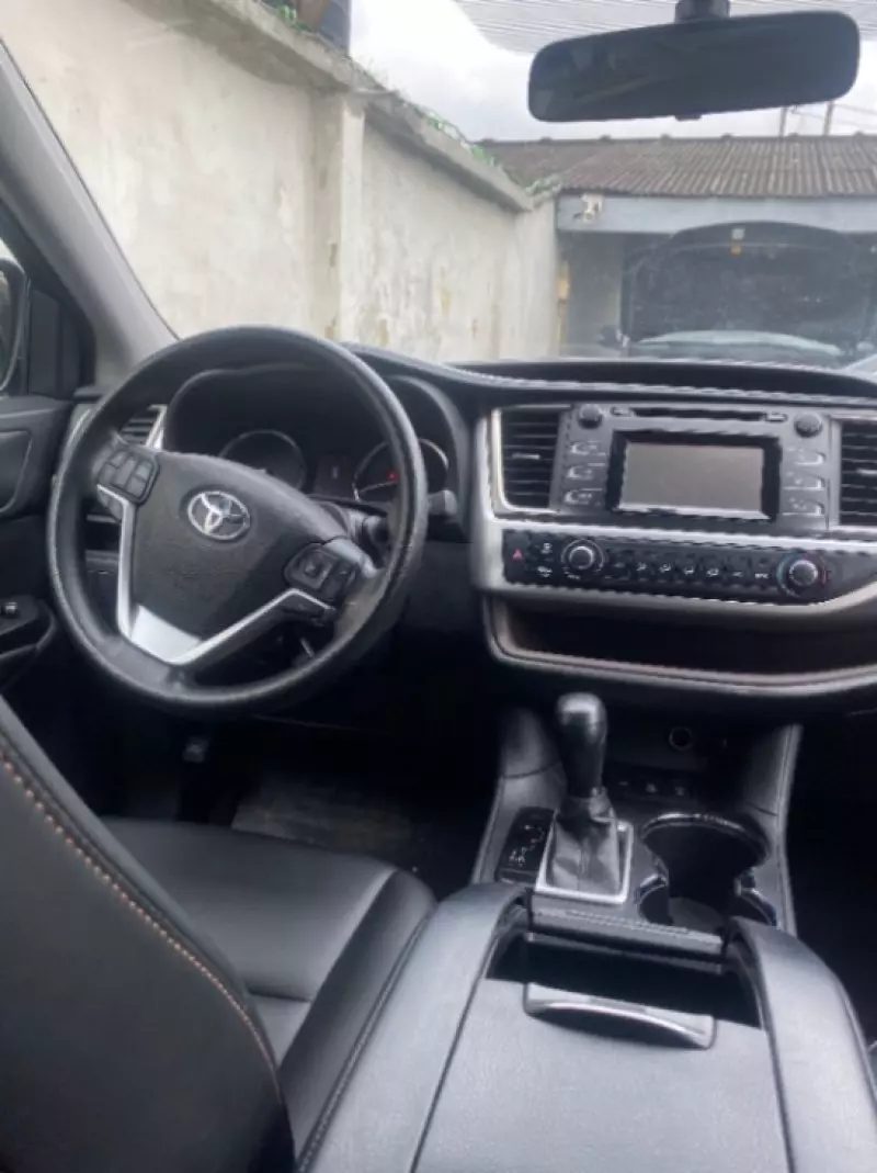 Toyota Highlander   - 2016
