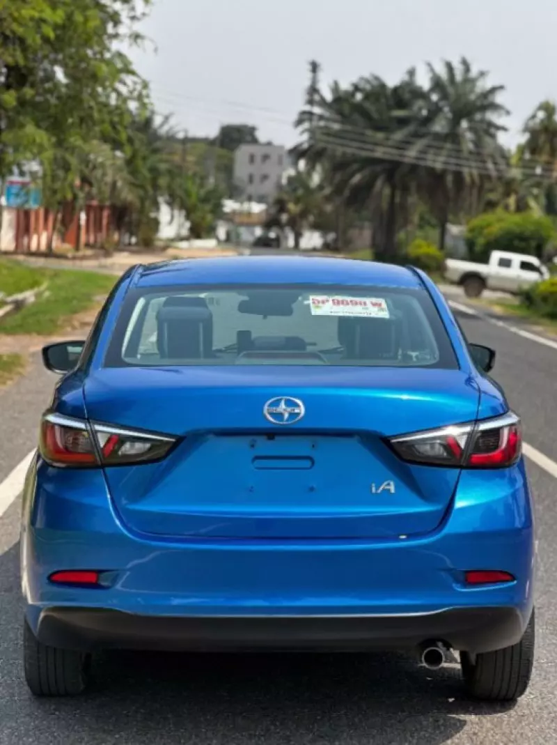 Toyota Yaris   - 2016
