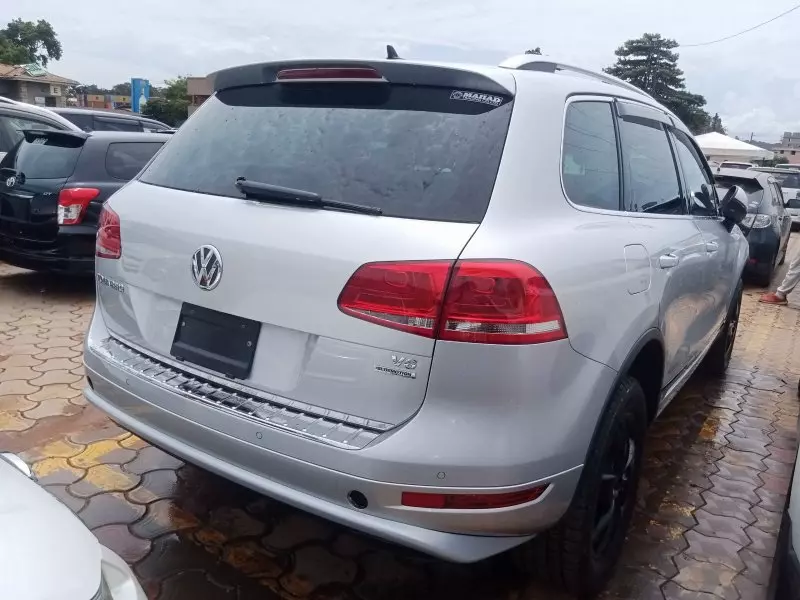 Volkswagen Touareg   - 2012