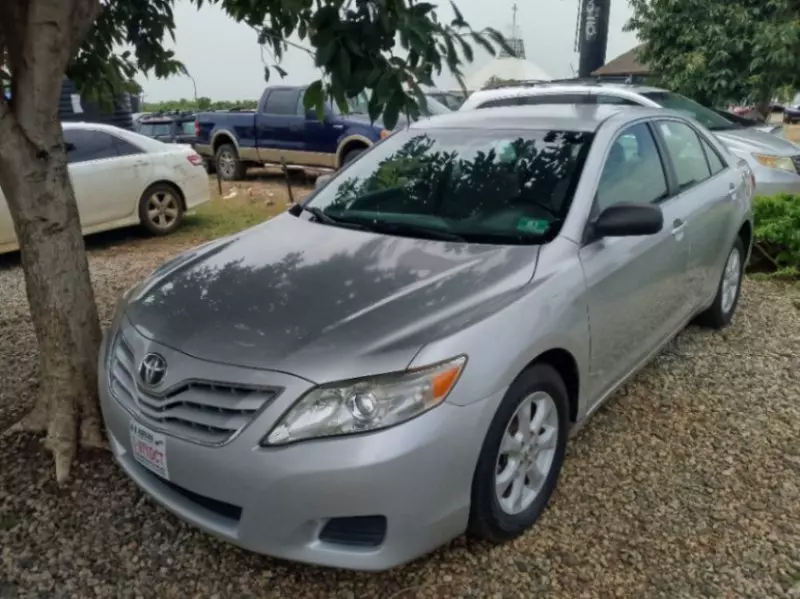 TOYOTA Camry - 2010