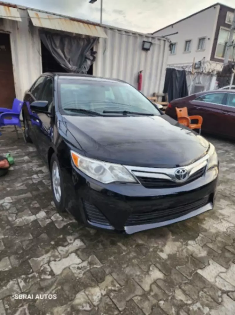 Toyota Camry   - 2014