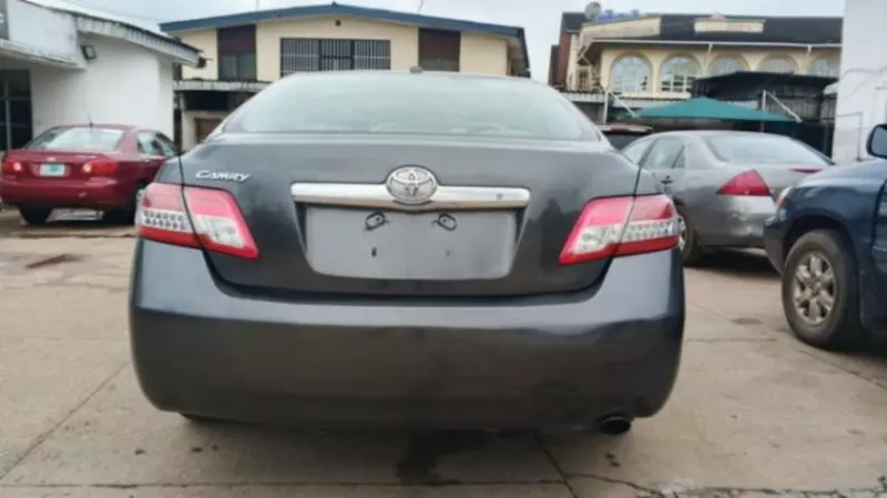 Toyota Camry   - 2010