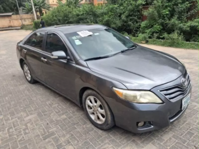 TOYOTA Camry   - 2010