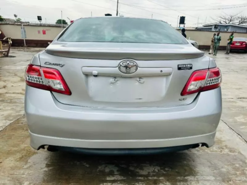 Toyota Camry   - 2011