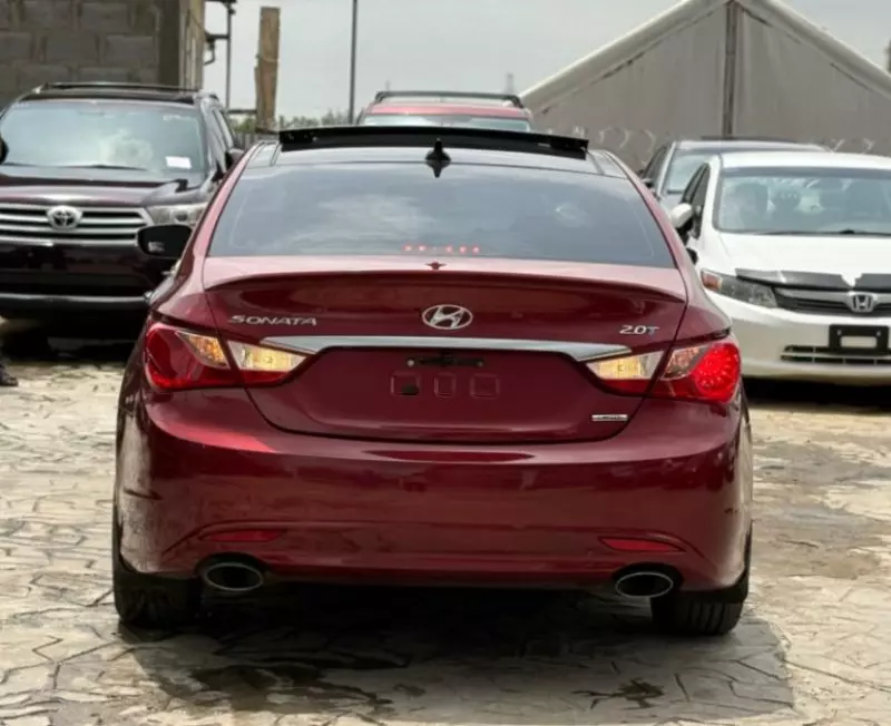 Hyundai Sonata - 2012