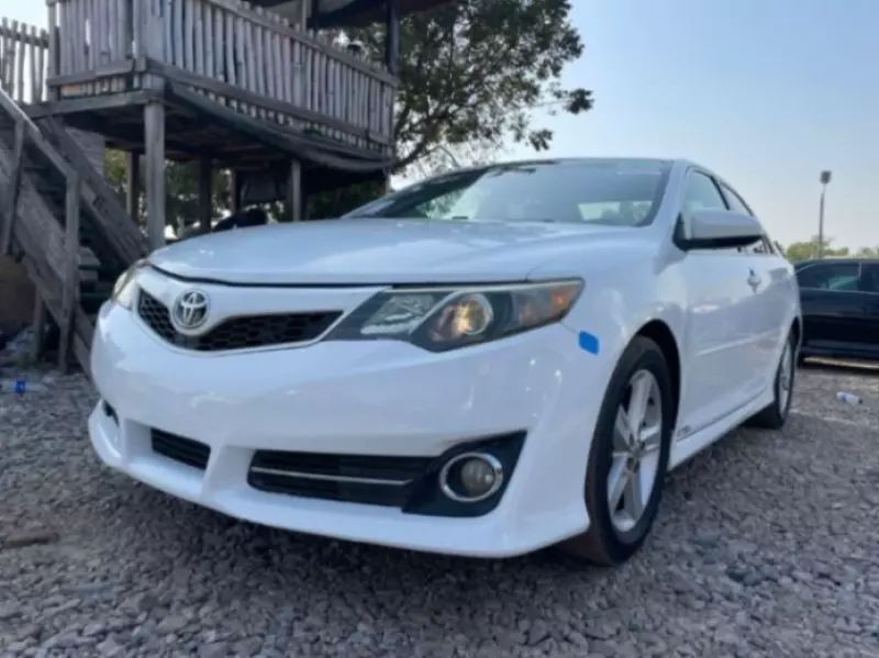 Toyota Camry   - 2012