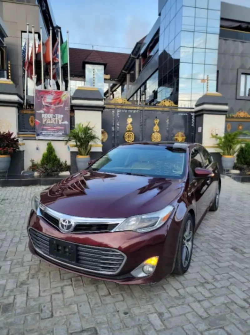 Toyota Avalon   - 2013