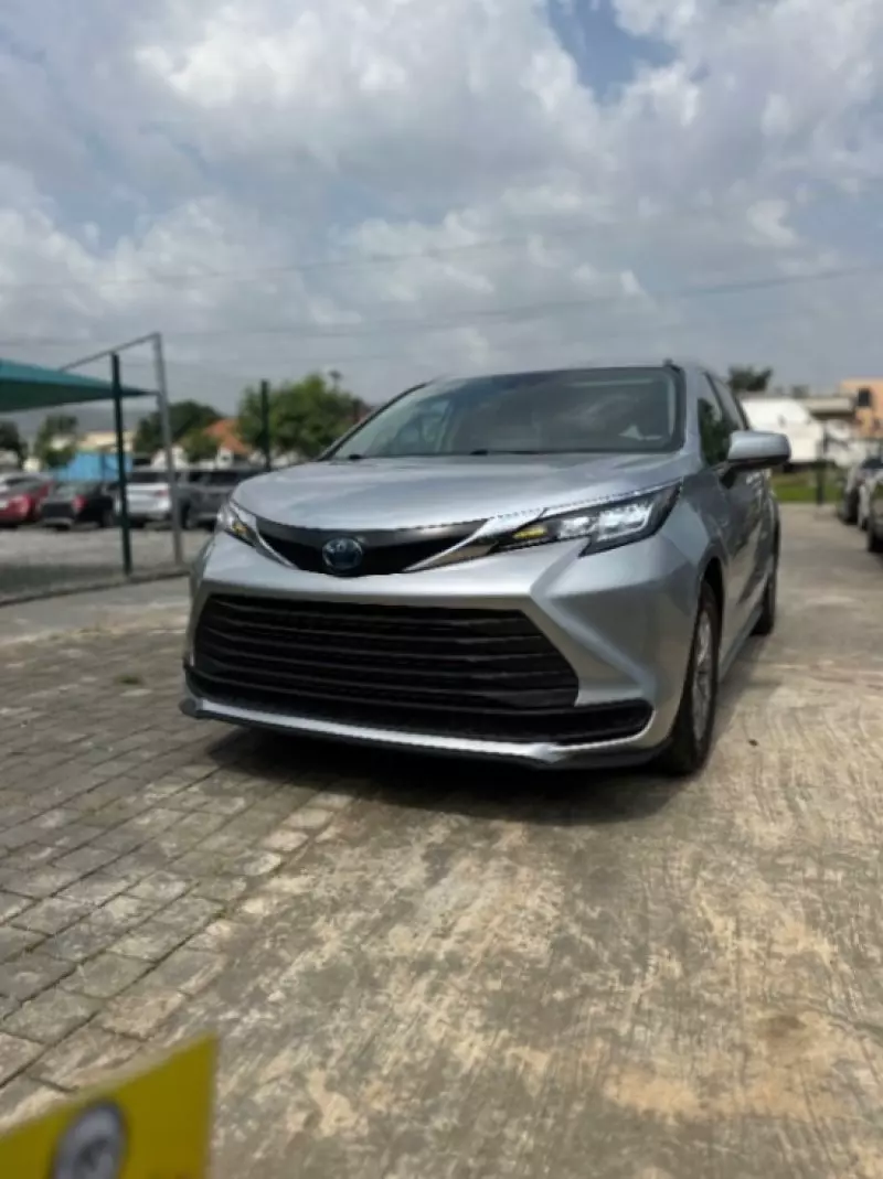 TOYOTA Sienna   - 2022