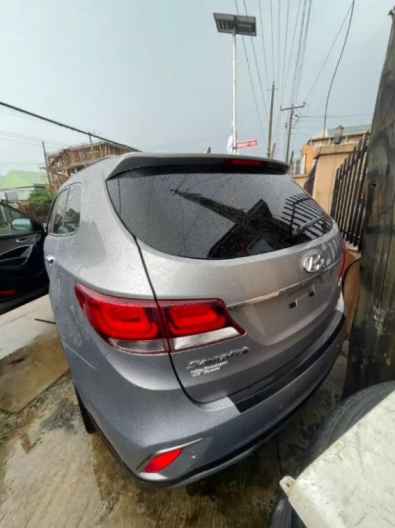Hyundai Santa Fe - 2017