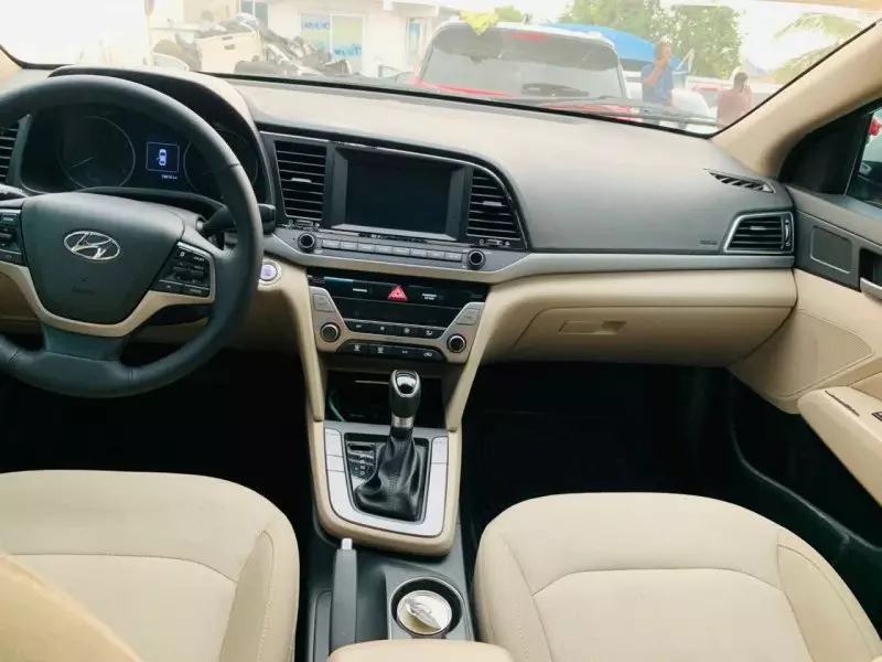 Hyundai Elantra   - 2018