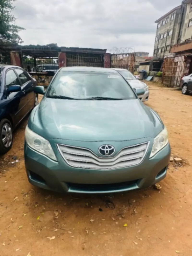 TOYOTA Camry   - 2010