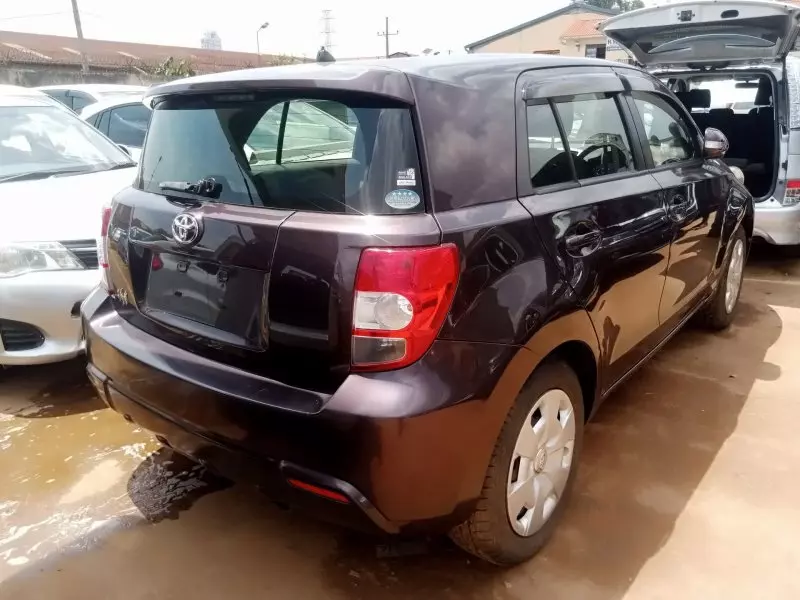 Toyota Ist    - 2012