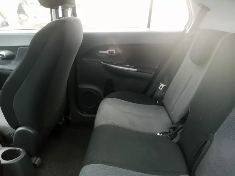 Toyota Ist    - 2012