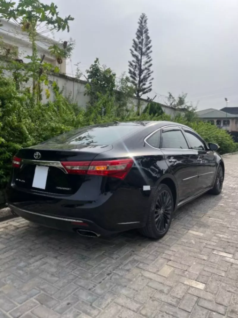 Toyota Avalon   - 2013