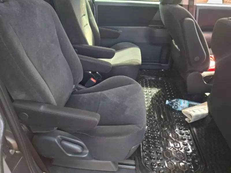 TOYOTA Noah - 2010