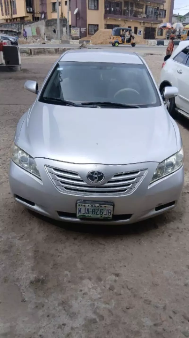 Toyota Camry   - 2009