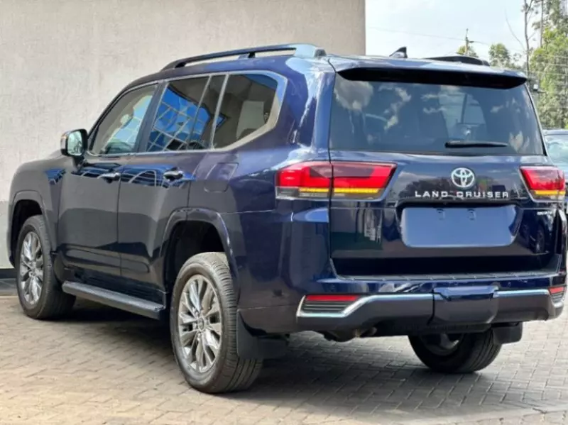 Toyota Landcruiser Sahara   - 2021