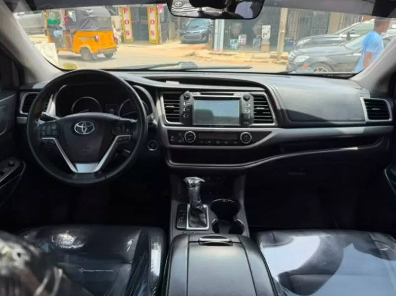 Toyota Highlander   - 2017
