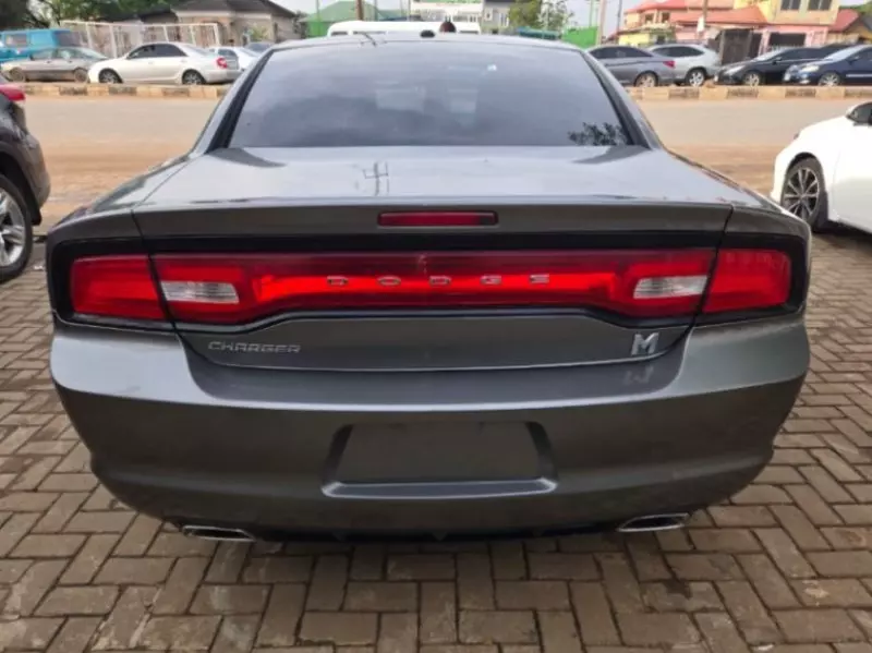 Dodge Charger   - 2011