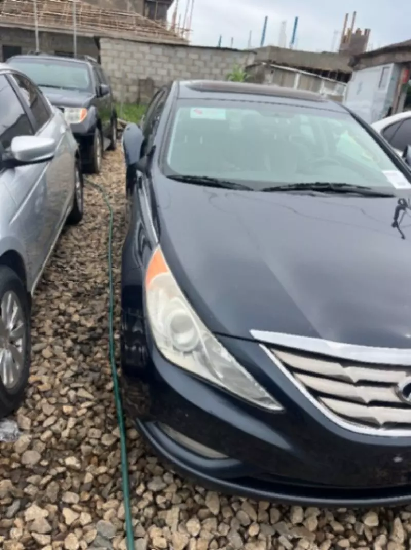 Hyundai Sonata   - 2011