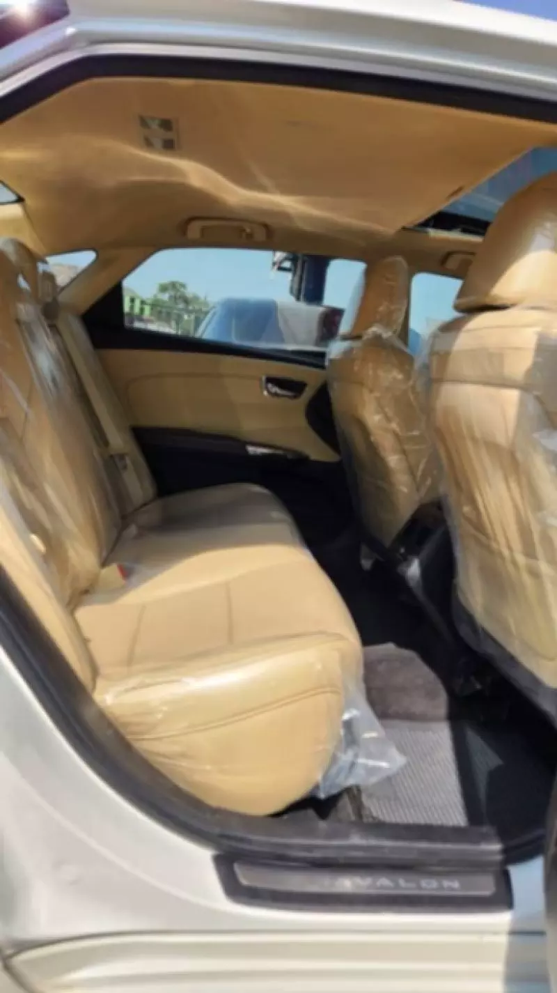 Toyota Avalon   - 2013