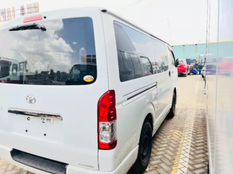 TOYOTA Hiace   - 2017