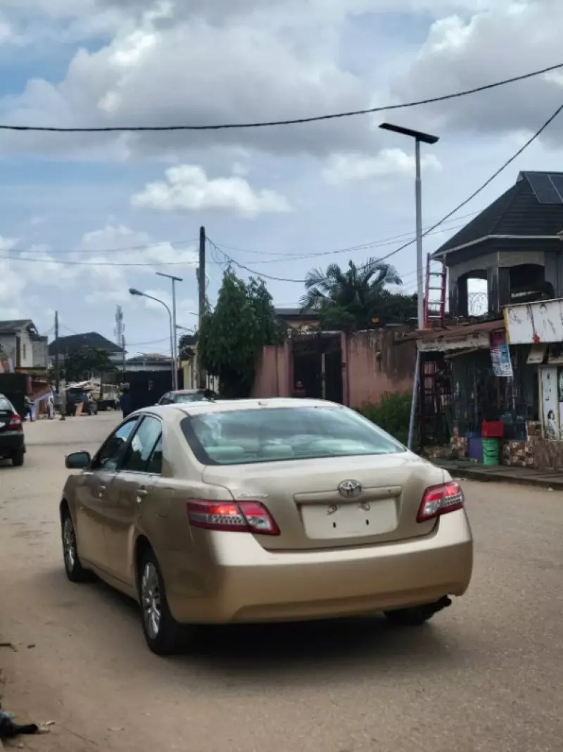 TOYOTA Camry - 2011