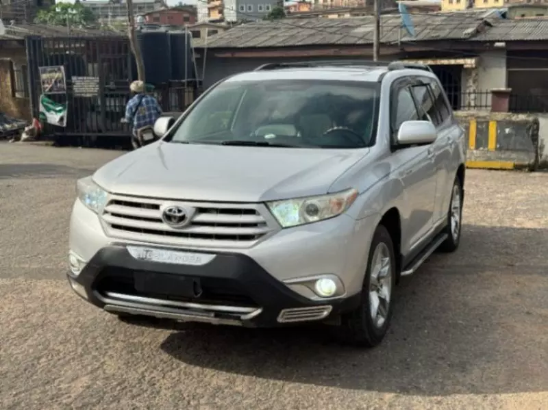Toyota Highlander   - 2011