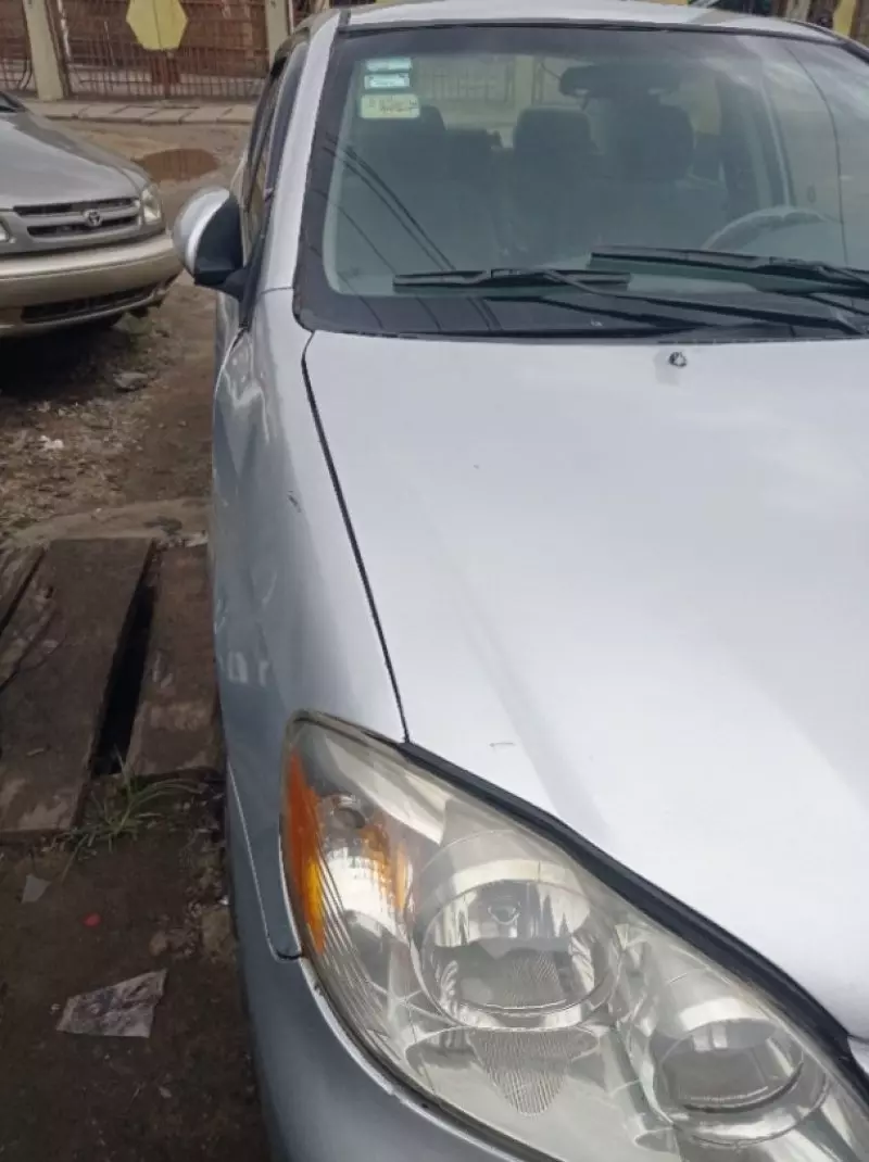 Toyota Corolla   - 2005