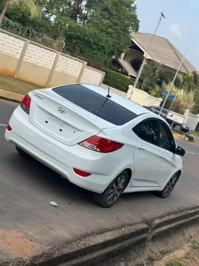 Hyundai Accent   - 2016