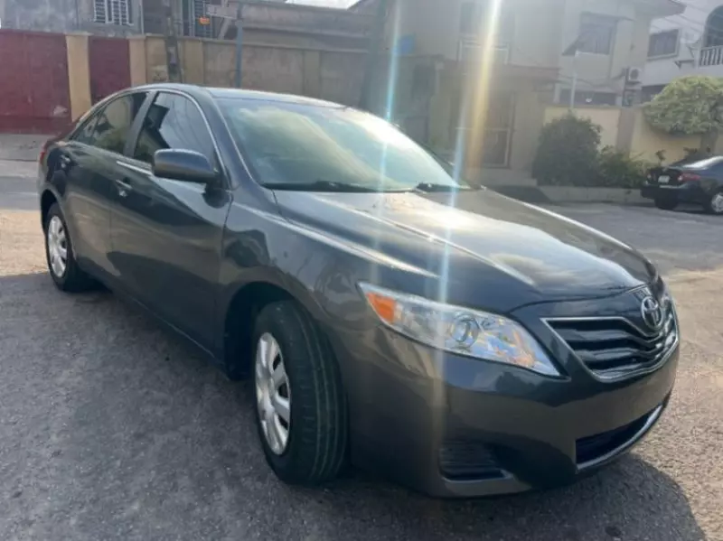 Toyota Camry   - 2011