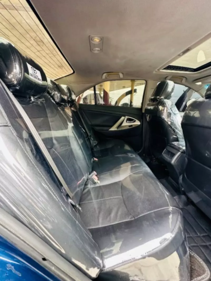 Toyota Camry   - 2010