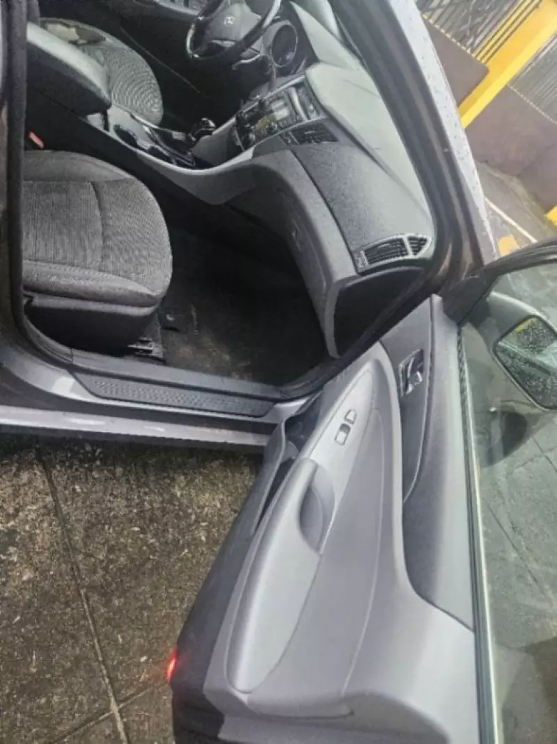 Hyundai Sonata   - 2012