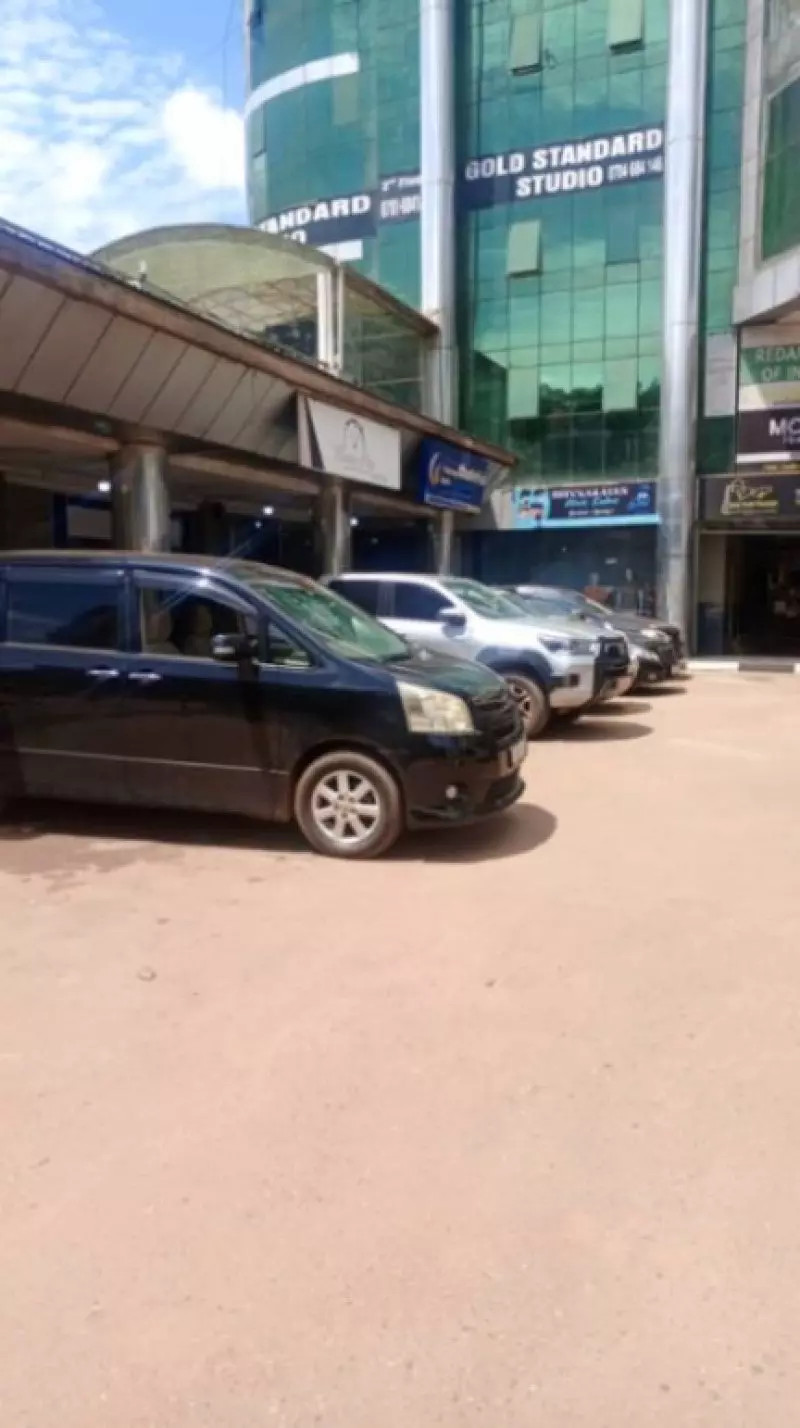 Toyota Noah   - 2009